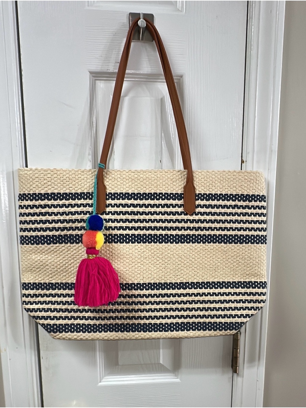 Old Navy NWOT Navy Striped Straw Tote with Brown Handles and Pink Tassel (bags22